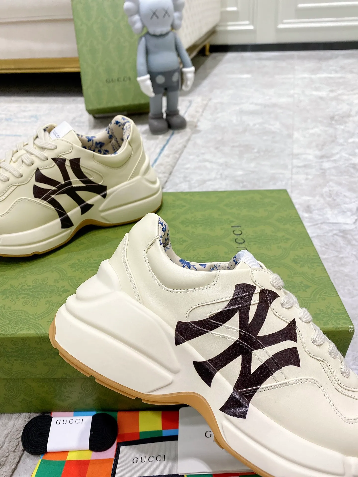 👟👟Ex-factory price P480👟👟 GUCCI Gucci dad shoes. The original disassembly took more than 3 months to develop 1:1. The version has been upgraded again, chips, packaging, imported cowhide, and all made with computerized cars. Couple 👫 style 🔜Versatile in all seasons 🔜 Fashion 🔜 Personality 🔜 Differentiation 🔵 More than 20 layouts in the whole series, welcome to inquire for pictures Outsole: the latest original developed TPU vacuum. Upper: imported cowhide🐮. Inner lining: original A-grade mixed sheepskin🐏. Foot pads: original A-grade mixed sheepskin. 💯Full set of packaging. Medium and low straps with LOGO.